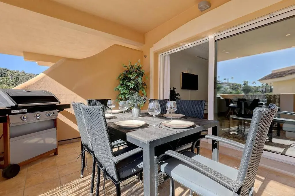 Stunning 2 Bedroom Apartment In Aloha Hill Club 马尔韦利亚 西班牙
