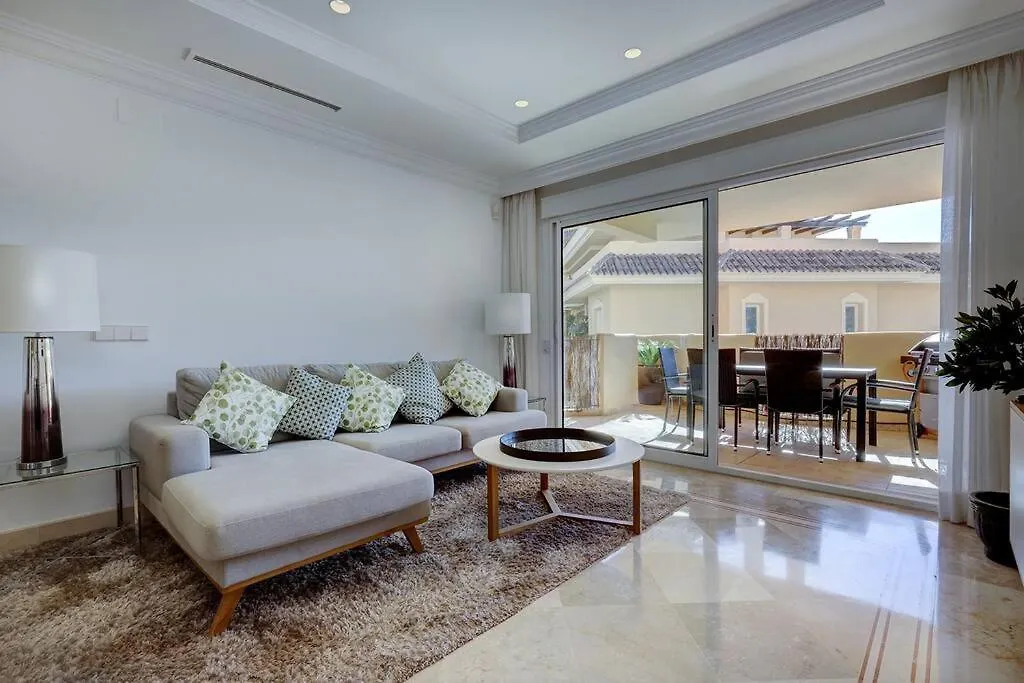 Stunning 2 Bedroom Apartment In Aloha Hill Club 马尔韦利亚
