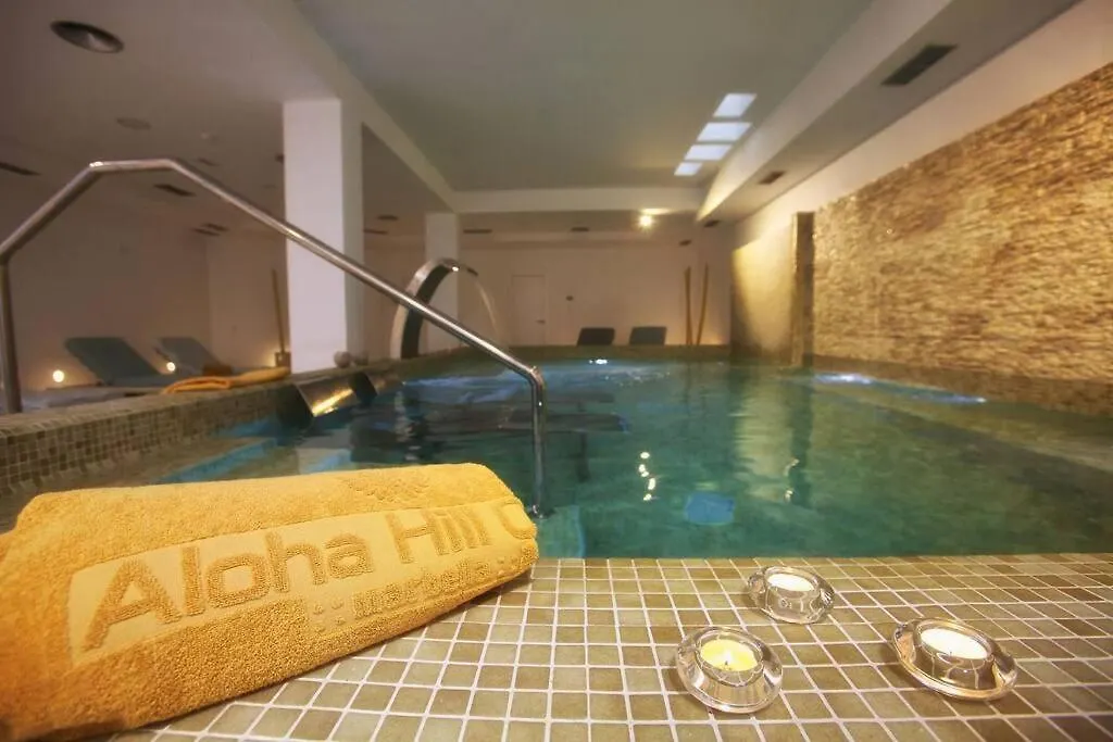 Stunning 2 Bedroom Apartment In Aloha Hill Club 马尔韦利亚 0*,