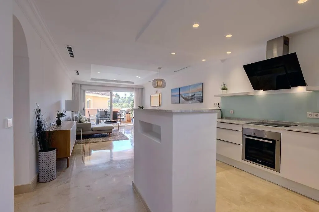 Stunning 2 Bedroom Apartment In Aloha Hill Club 马尔韦利亚