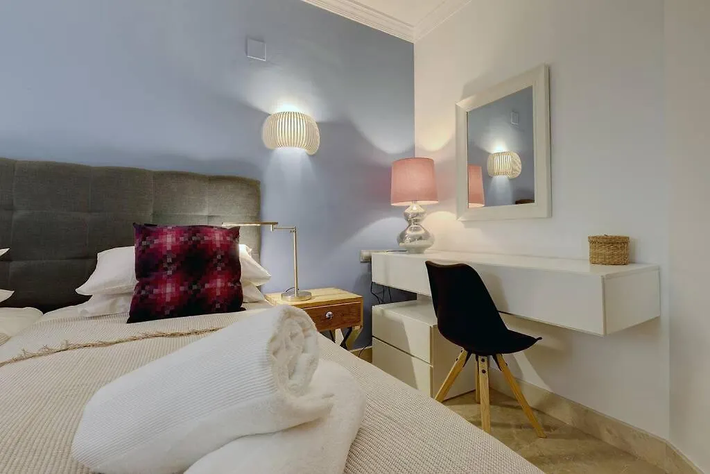 Stunning 2 Bedroom Apartment In Aloha Hill Club 马尔韦利亚