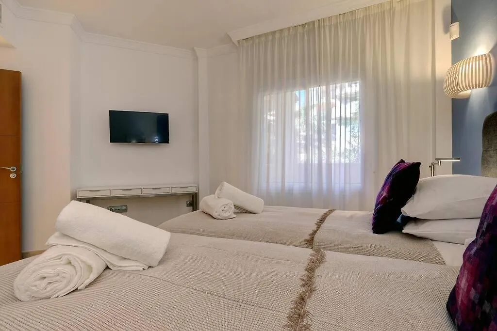 Stunning 2 Bedroom Apartment In Aloha Hill Club 马尔韦利亚