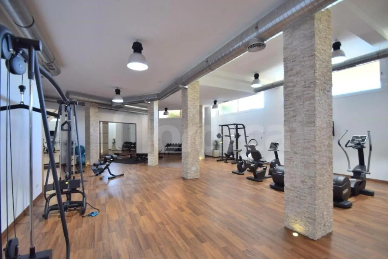 Stunning 2 Bedroom Apartment In Aloha Hill Club 马尔韦利亚